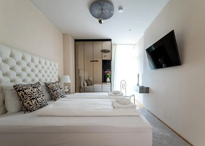 Exclusive 2Br Skyline Penthouse By Hm